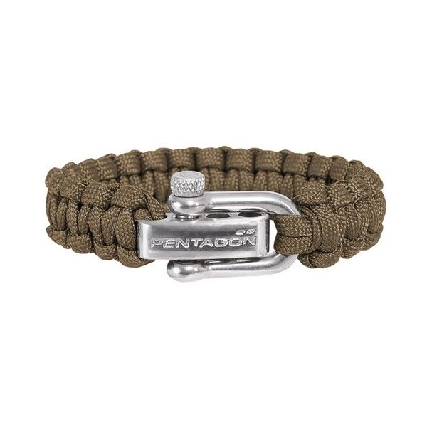 Pentagon náramek pro přežití PENTAGON® Survival 2.0 coyote Náramek pro přežití Pentagon Survival 2.0 je určen pro profesionální nebo i rekreační outdoorové použití. Zároveň poslouží jako trendy módní doplněk.  Vyrobit si primitivní luk. Svázat si z trámů přístřeší. Pověsit si jídlo mimo dosah medvědů. Přežít nečekané