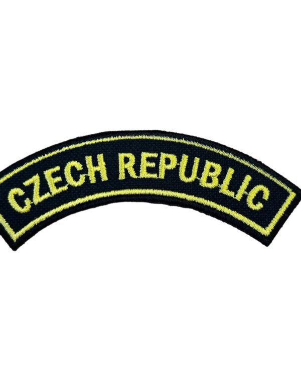 nášivka Czech Republic vyšívaná nášivka - Czech Republic na černém podkladu se silným obšitím po obvodu (pro snadnější uchycení nášivky k oděvu) používá se nejčatěji k našití na rukáv nebo přední stranu oděvu rozměr: 10x2cm