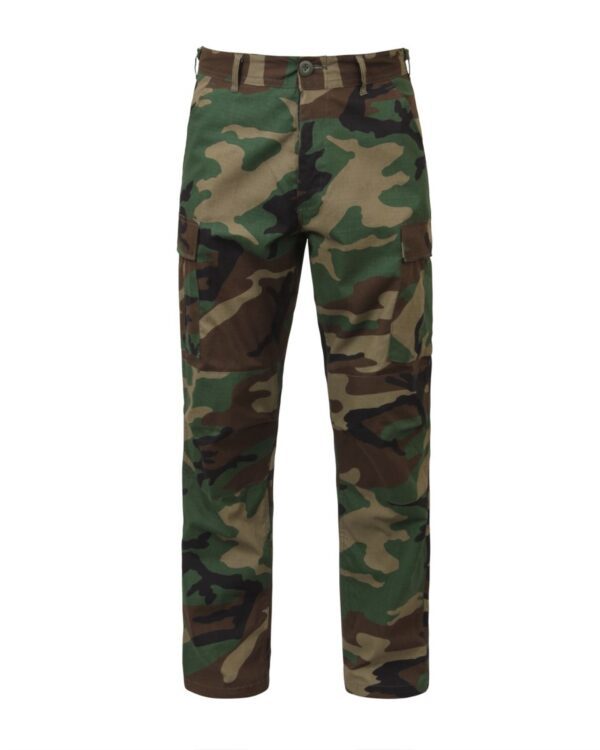 ROTHCO kalhoty BDU R/S woodland XXXL Kalhoty BDU rip-stop WOODLAND  Velmi kvalitně provedené a praktické kalhoty typu BDU (Battle Dress Uniform) od americké firmy Rothco. Oproti kalhotám od konkurenčních výrobců se vyznačují vysokou stabilitou barev. Jsou velmi pohodlné a vhodné téměř do každého klima i k různorodým aktivitám