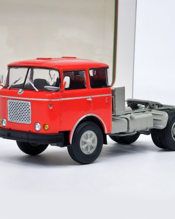 model Škoda Liaz 406 MTTN tahač Avtoistoria červený Škoda LIAZ 706 MTTN Tahač - Červená MODIMIO 1:43    Sběratelský kovový model nákladního vozu Škoda LIAZ 706 MTTN