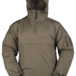 Mil-Tec bunda Combat Anorak letní oliva S Bunda Combat Anorak letní.   velká přední kapsa se zapínáním na zip dvě boční kapsy na ruce se zapínáním na zip stahovací šňůra v pase pružné manžety rukávů materiál: 100 % polyester